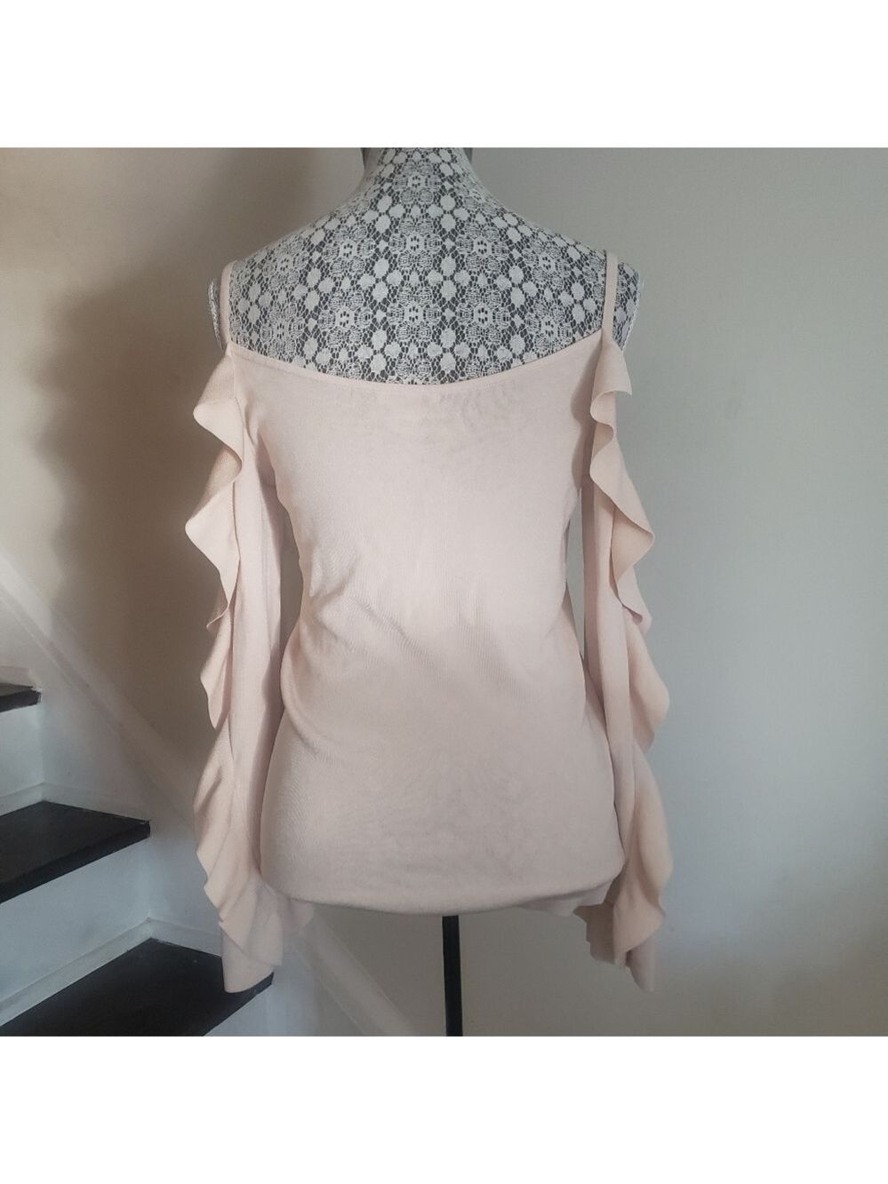 Club Monaco Cold Shoulder Ruffled Sleeve Top. - Picture 6 of 9